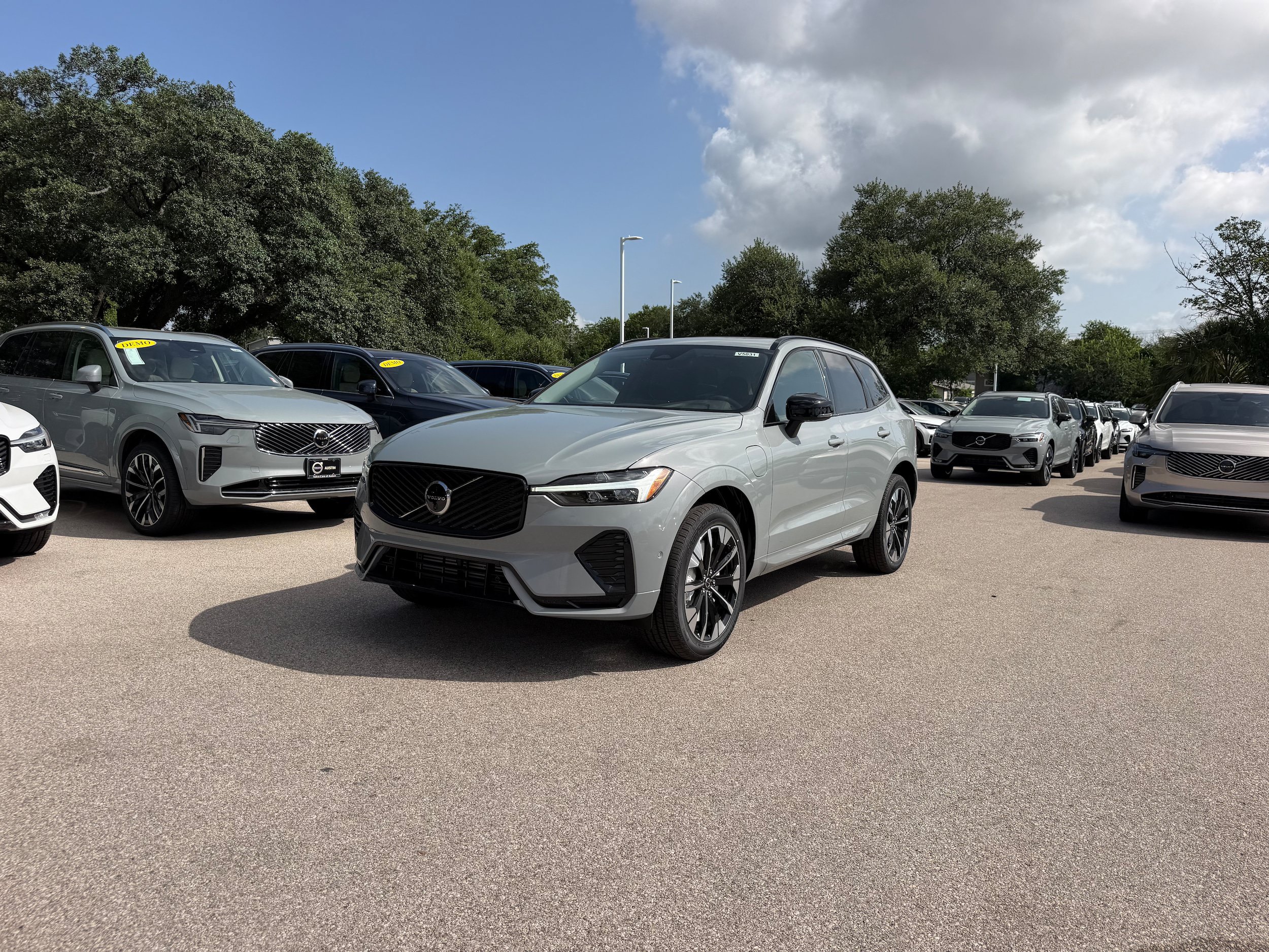 New 2026 Volvo XC60 T8 Plus AWD/4WD image 2