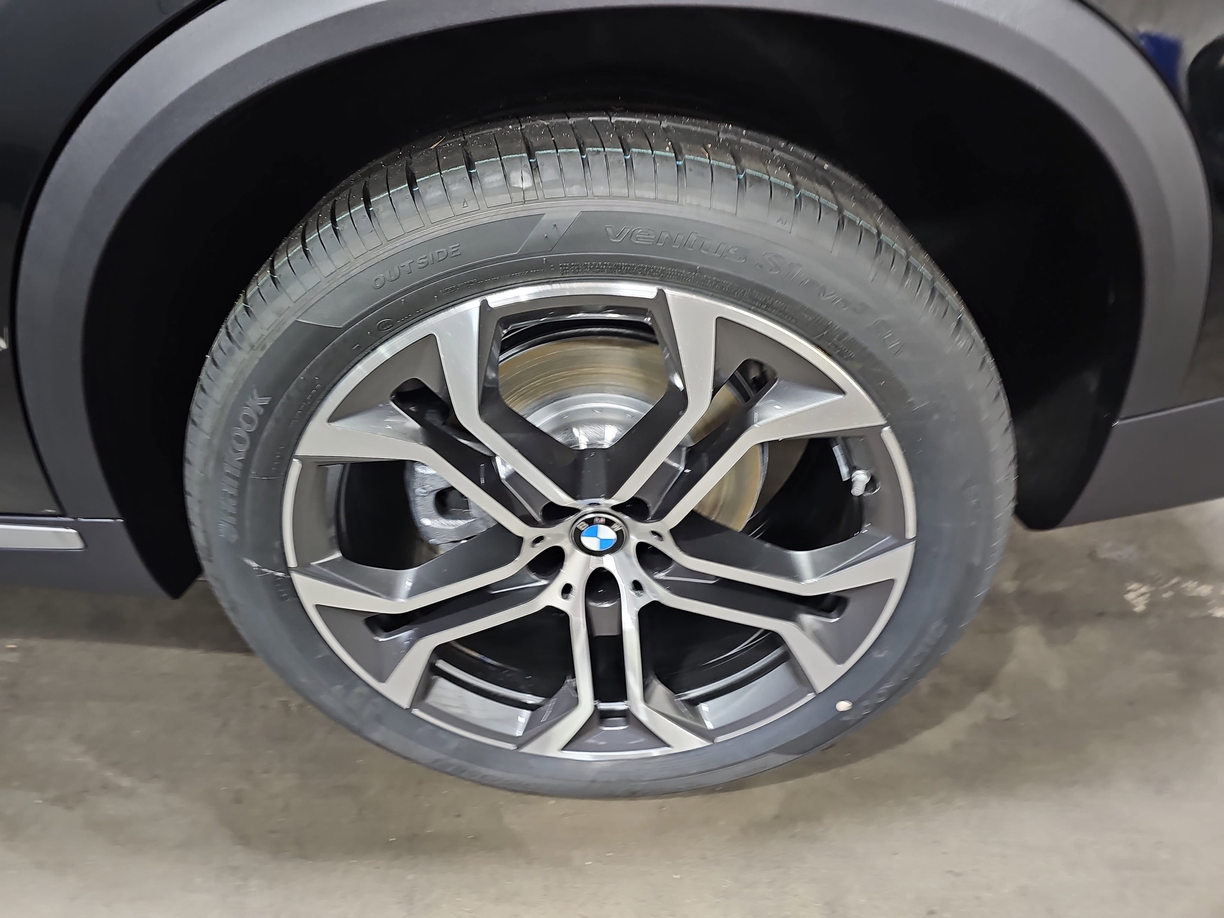 New 2026 BMW X5 xDrive40i w/ Climate Comfort Package image 36