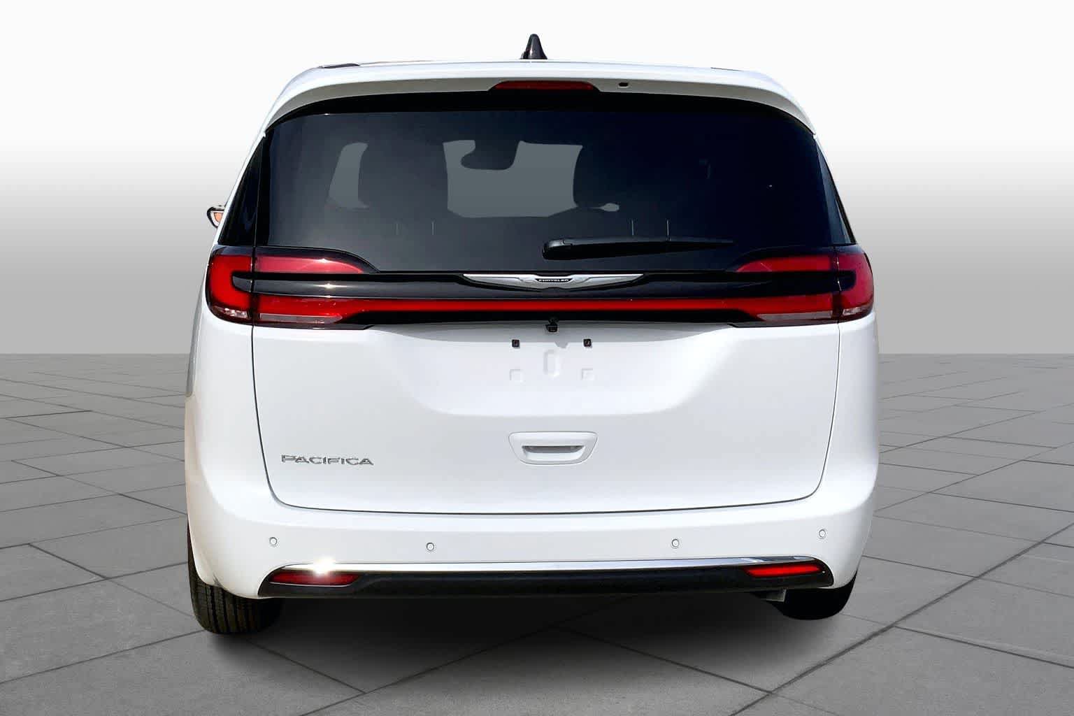 New 2026 Chrysler Pacifica Select FWD image 4