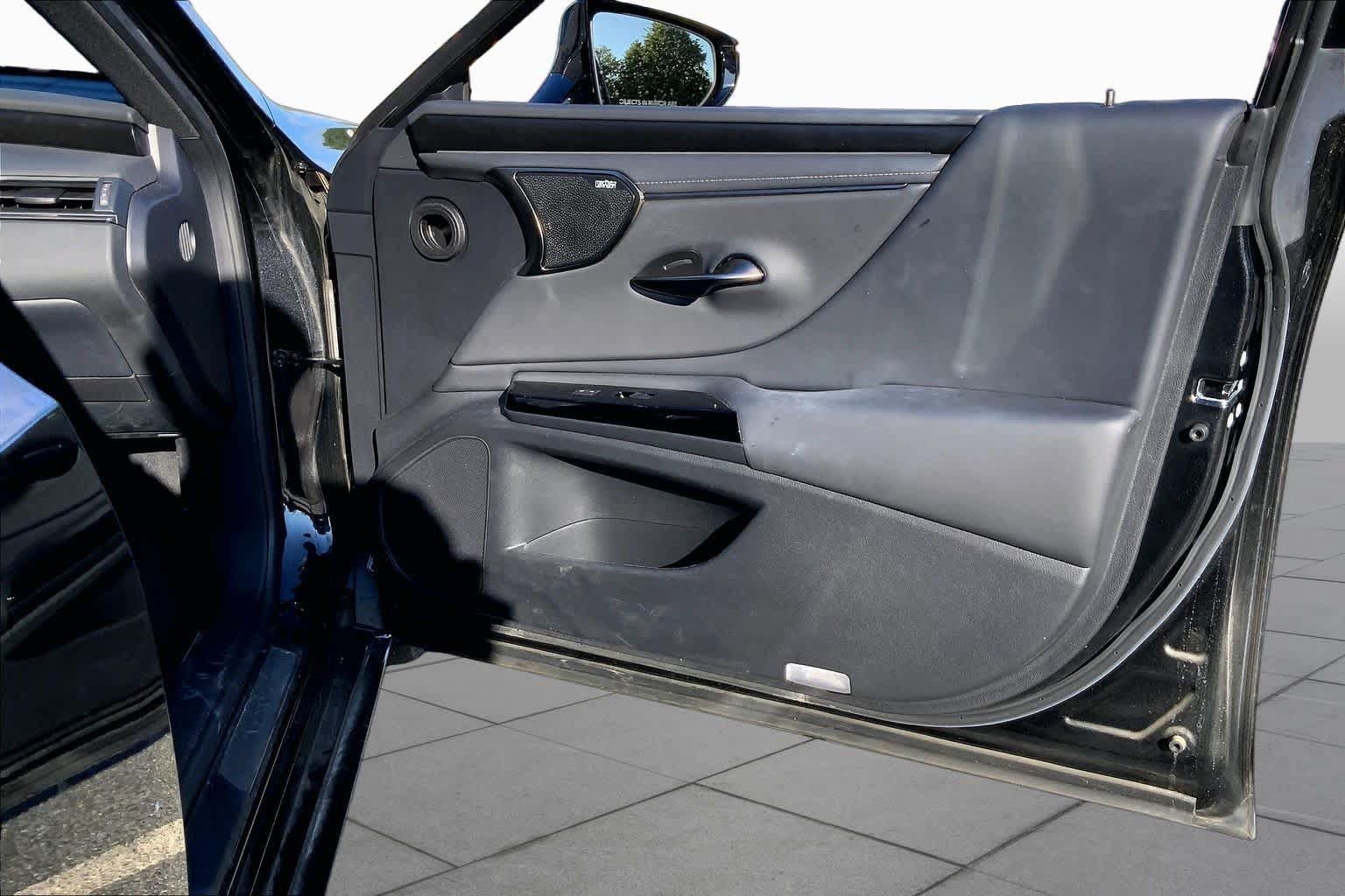 Used 2024 Lexus ES 350 Ultra Luxury w/ Accessory Package (Z2) FWD image 23