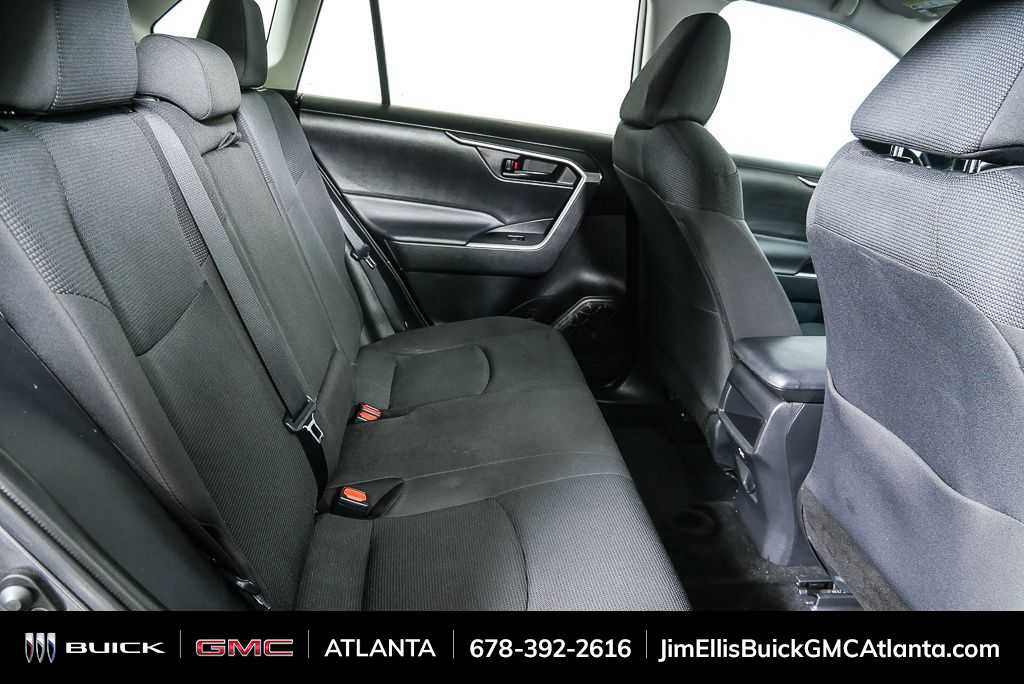Used 2021 Toyota RAV4 LE image 19