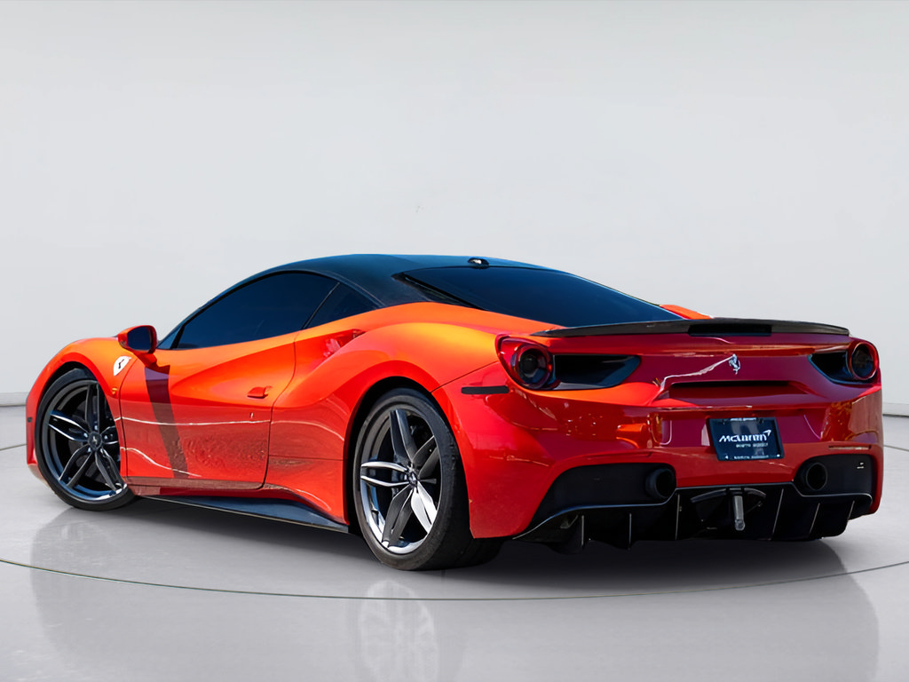 Used 2017 Ferrari 488 GTB RWD image 7
