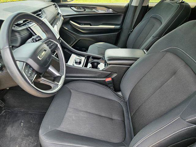 Used 2023 Jeep Grand Cherokee Laredo AWD/4WD image 15