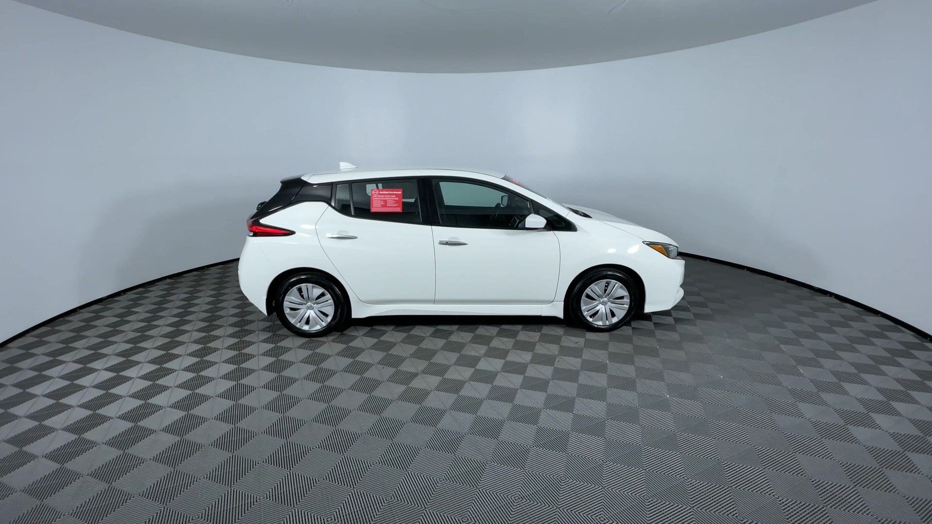 Certified 2025 Nissan Leaf S FWD image 9