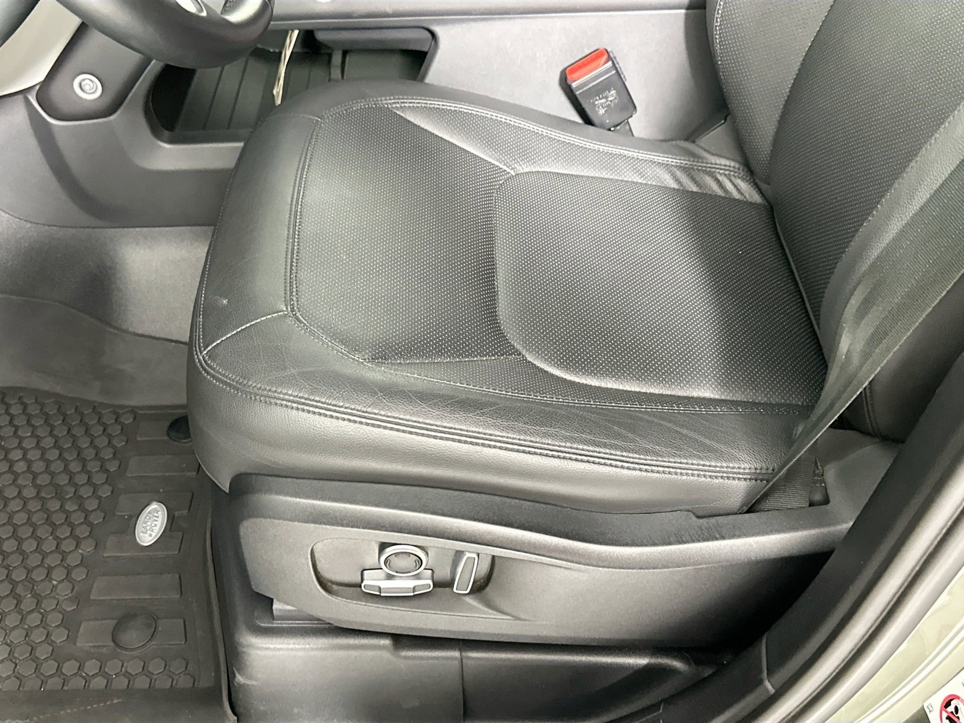 Certified 2024 Land Rover Defender 130 S image 22