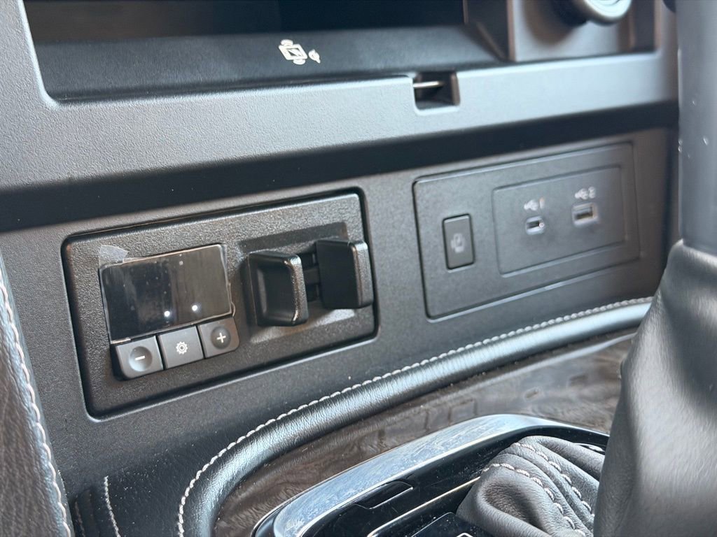 Used 2024 Nissan Armada Platinum w/ Captain's Chairs Package image 39