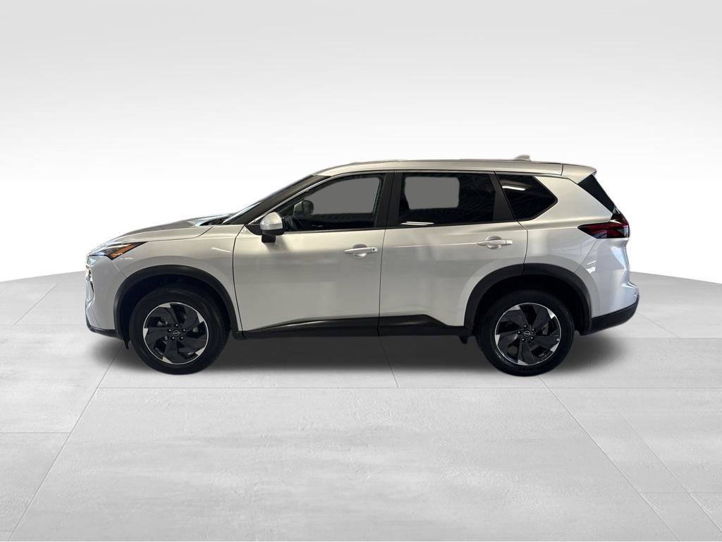 Used 2024 Nissan Rogue SV AWD/4WD image 3