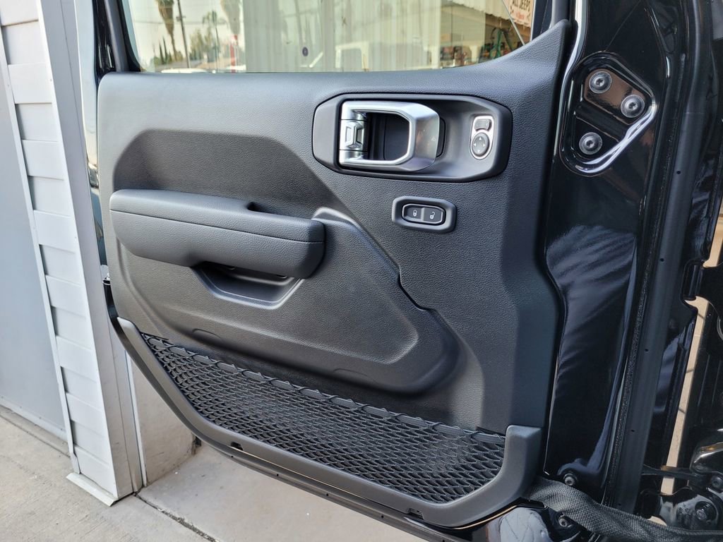 New 2025 Jeep Gladiator Sport AWD/4WD image 18