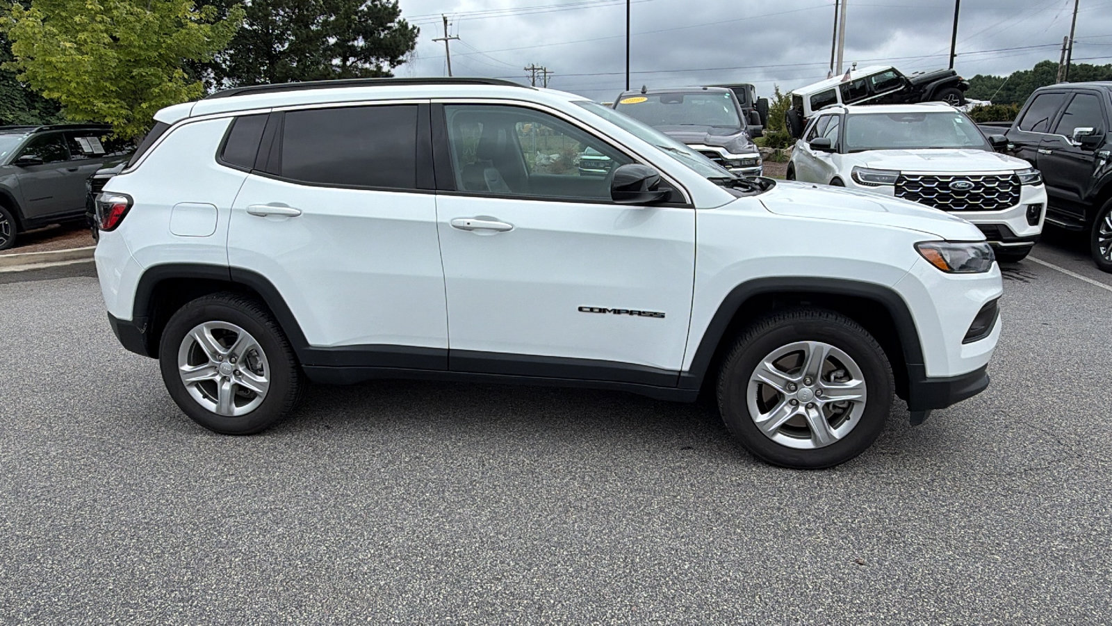Used 2024 Jeep Compass Latitude AWD/4WD image 7