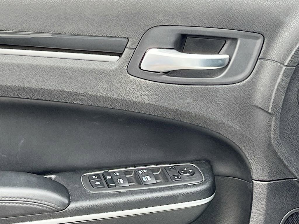 Used 2023 Chrysler 300 Touring L image 17