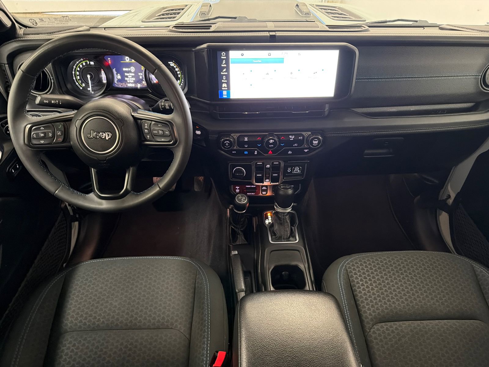 Used 2024 Jeep Wrangler Unlimited Rubicon 4xe AWD/4WD image 14