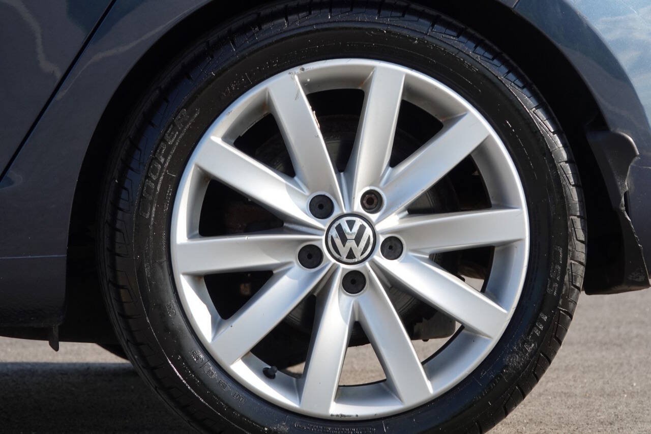 Used 2011 Volkswagen Golf TDI w/ Cold Weather Pkg FWD image 39