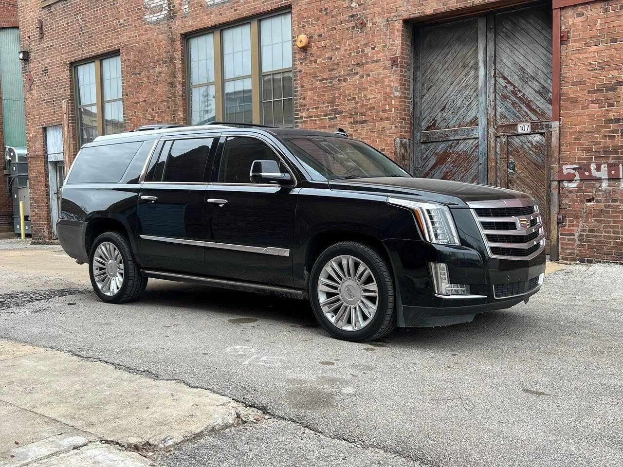 Used 2015 Cadillac Escalade ESV Premium image 2