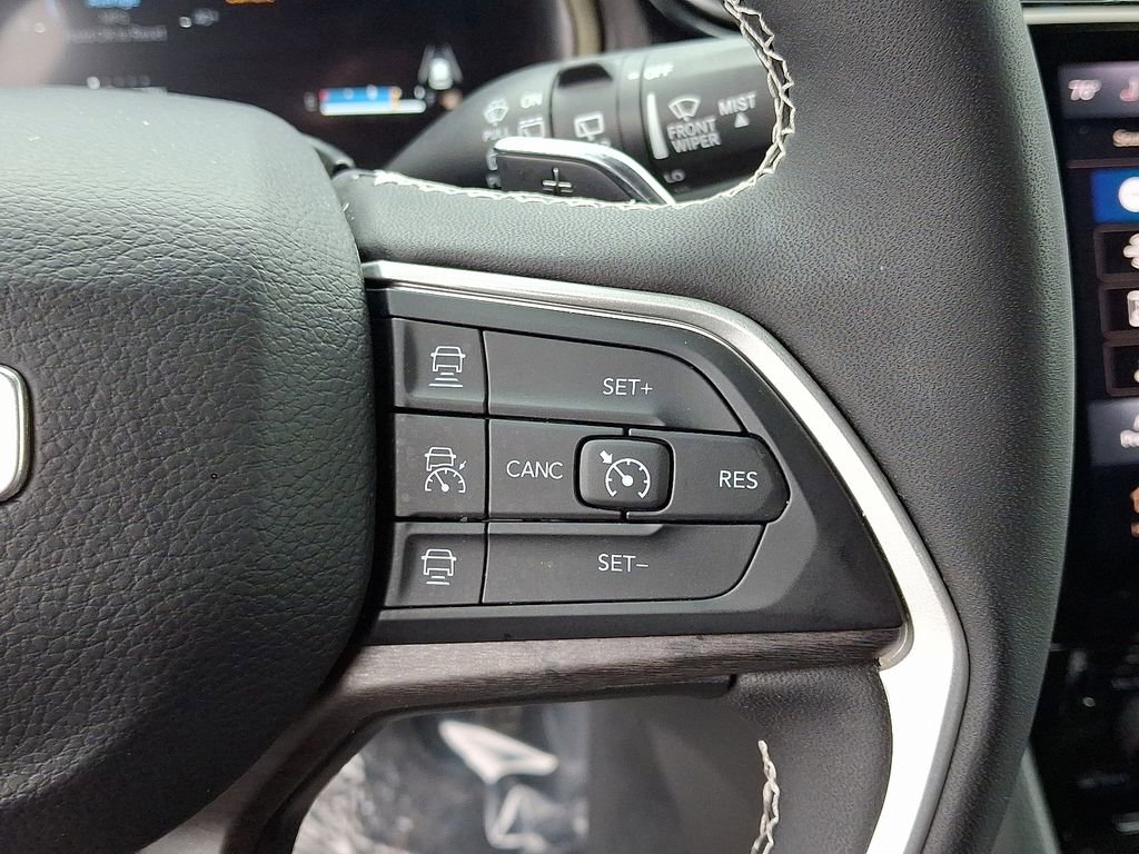 Used 2023 Jeep Grand Cherokee Limited w/ Luxury Tech Group II image 24