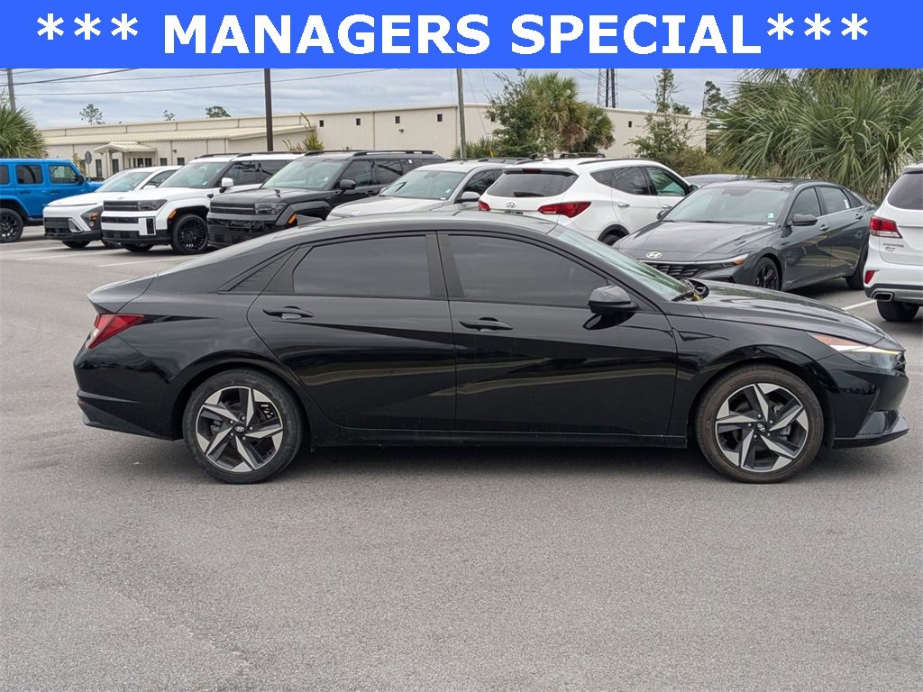 Used 2023 Hyundai Elantra SEL w/ Convenience Package image 4
