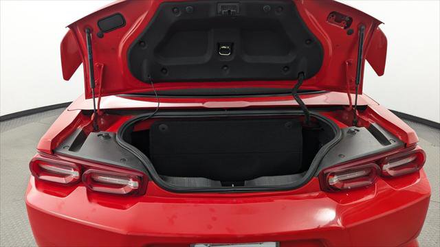 Used 2020 Chevrolet Camaro LT image 17