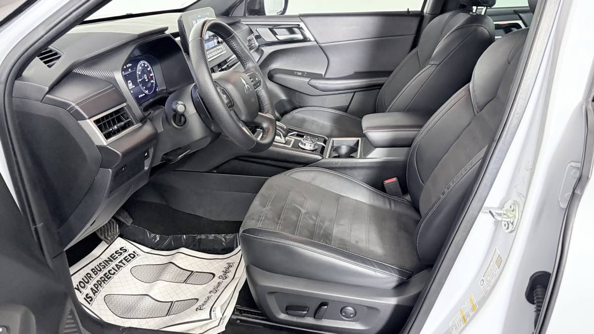 Used 2023 Mitsubishi Outlander ES AWD/4WD image 13