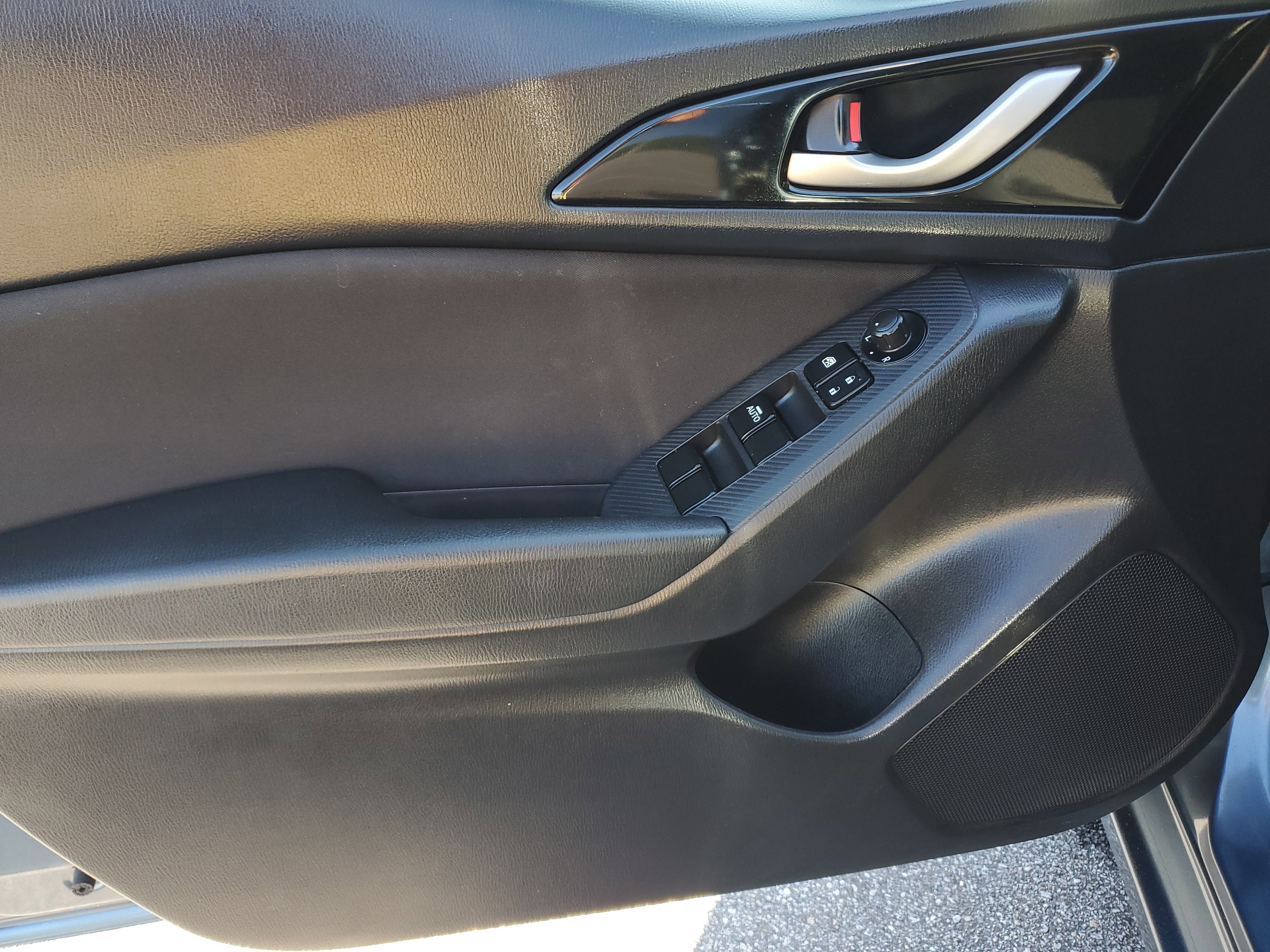 Used 2016 MAZDA MAZDA3 i Sport w/ Preferred Equipment Package image 17