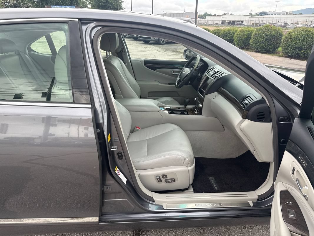 Used 2012 Lexus LS 460 w/ Comfort Pkg RWD image 18