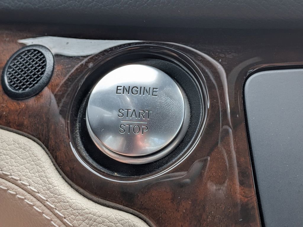 Used 2013 Mercedes-Benz SL 550 image 29