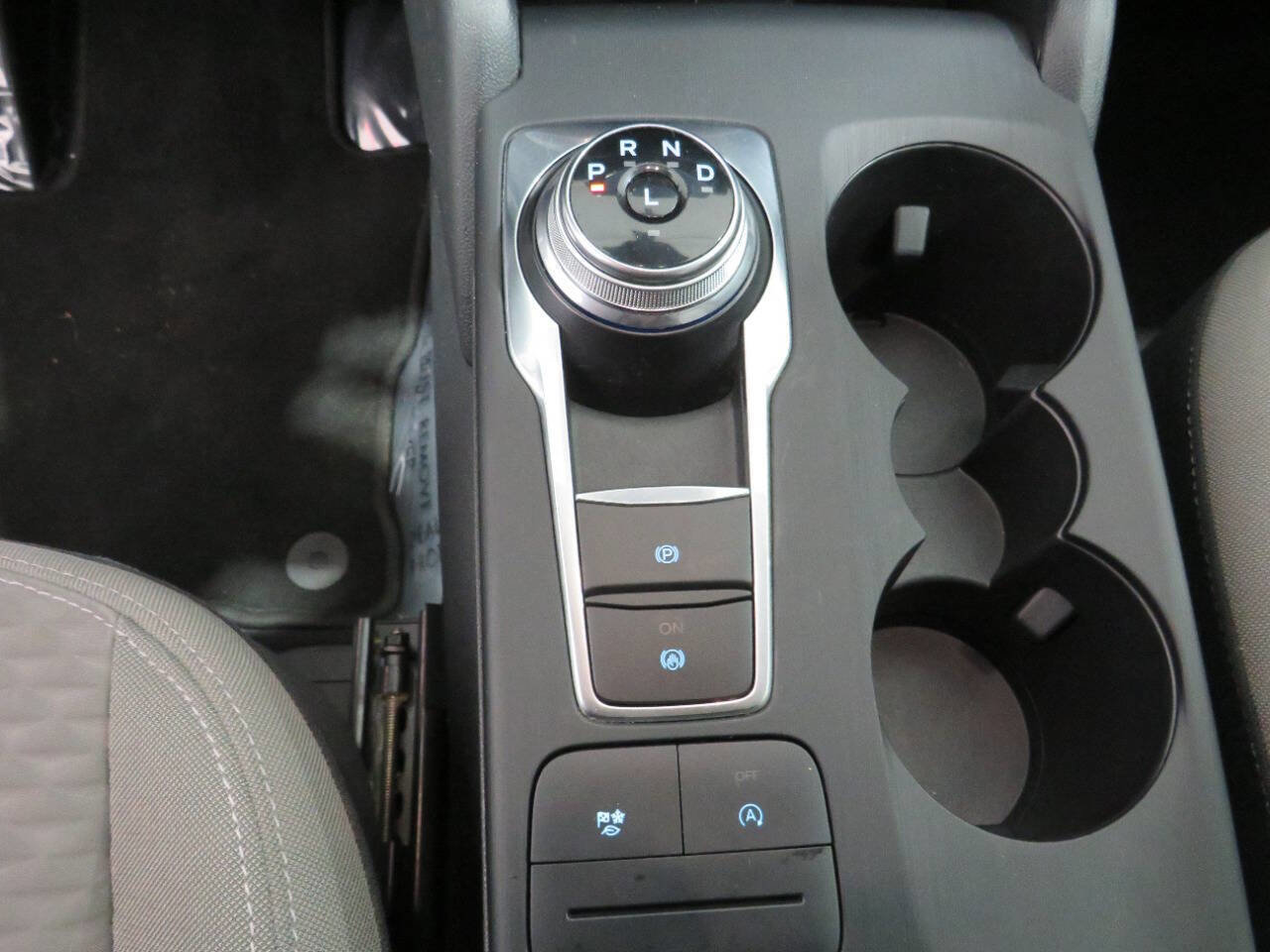 Used 2020 Ford Escape SE image 25