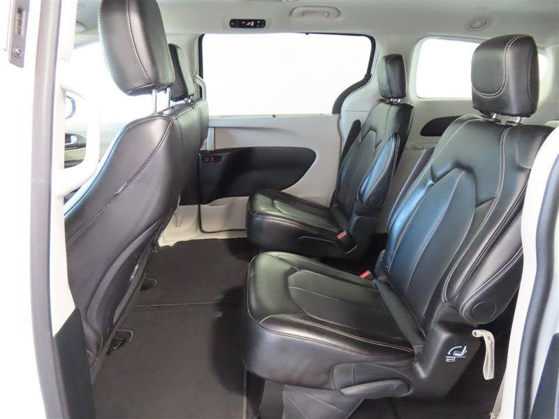 Used 2024 Chrysler Pacifica Touring-L FWD image 29