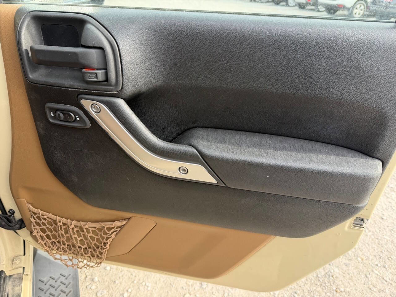 Used 2012 Jeep Wrangler Unlimited Sahara w/ Connectivity Group image 20