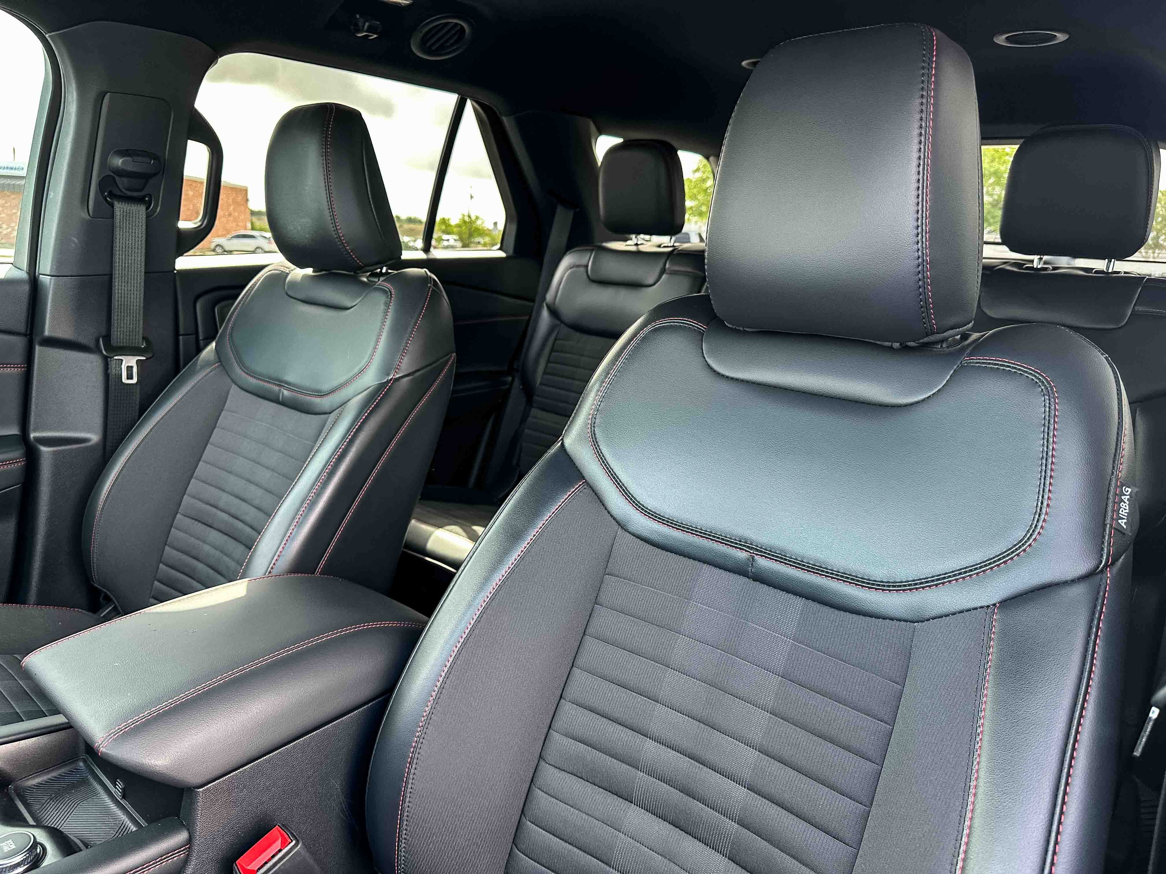 Used 2025 Ford Explorer ST-Line image 14