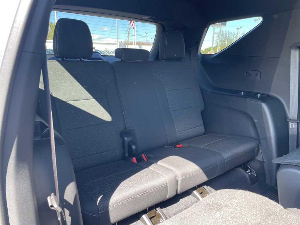 Used 2025 Chevrolet Traverse LT w/ LPO, Floor Liner Package FWD image 32