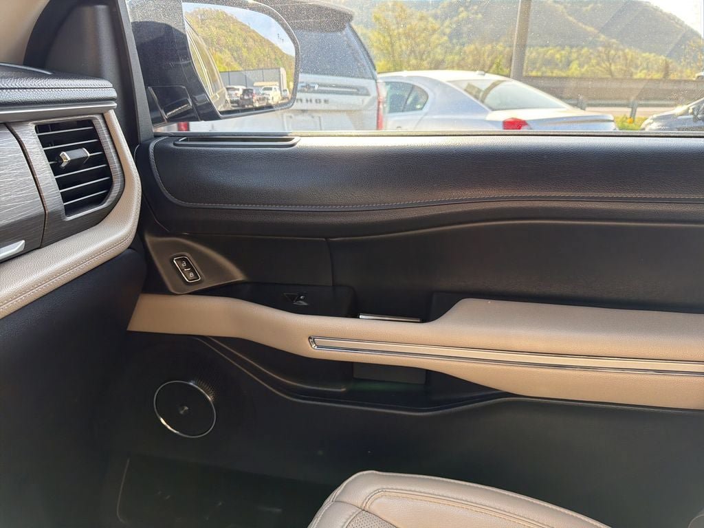 Used 2024 Ford Expedition Limited AWD/4WD image 26