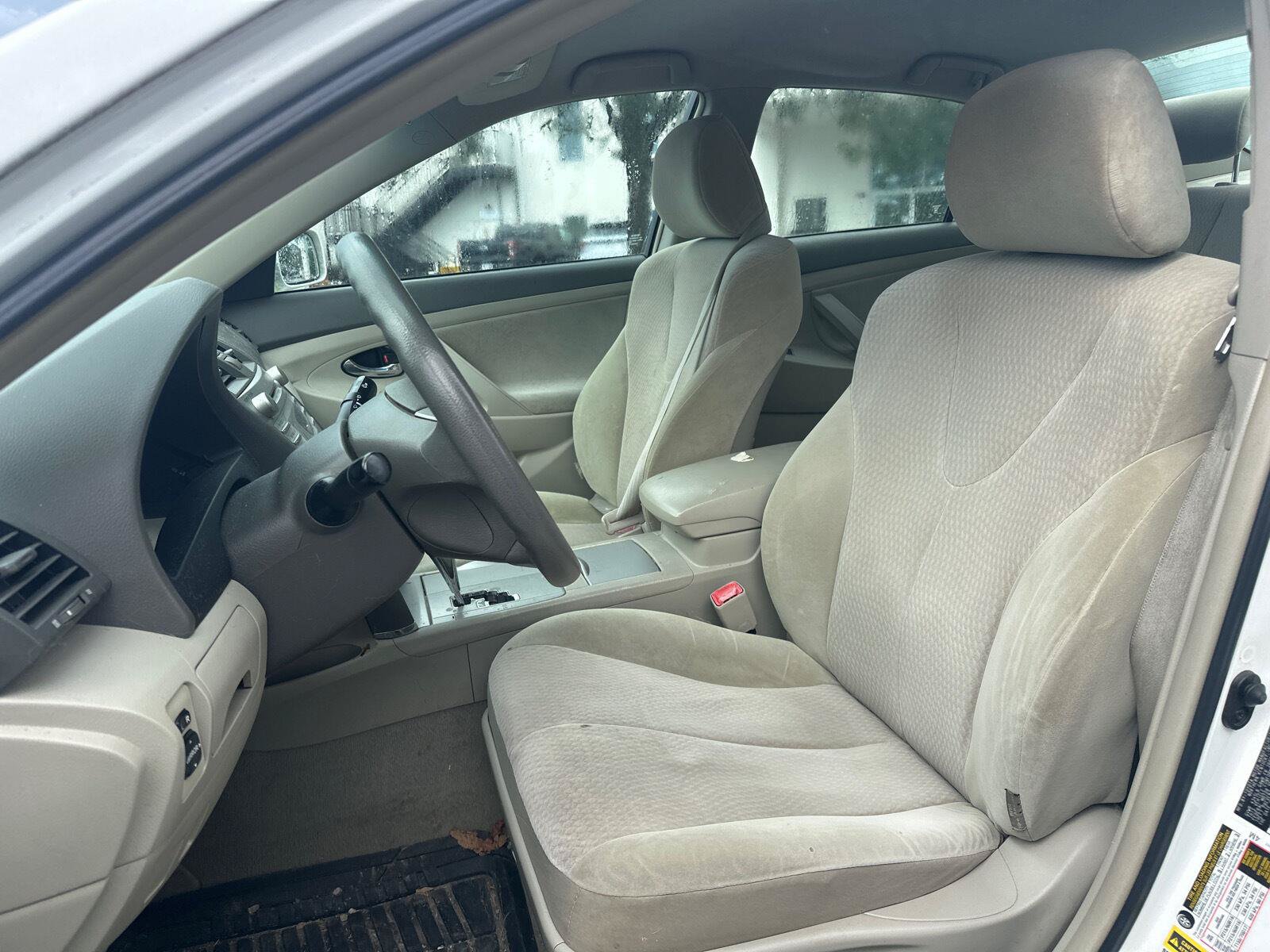 Used 2010 Toyota Camry LE FWD image 6