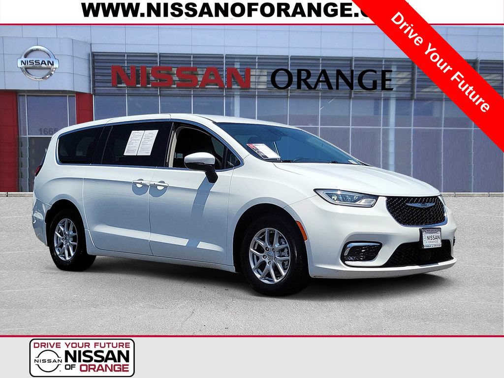 Used 2023 Chrysler Pacifica Touring-L
