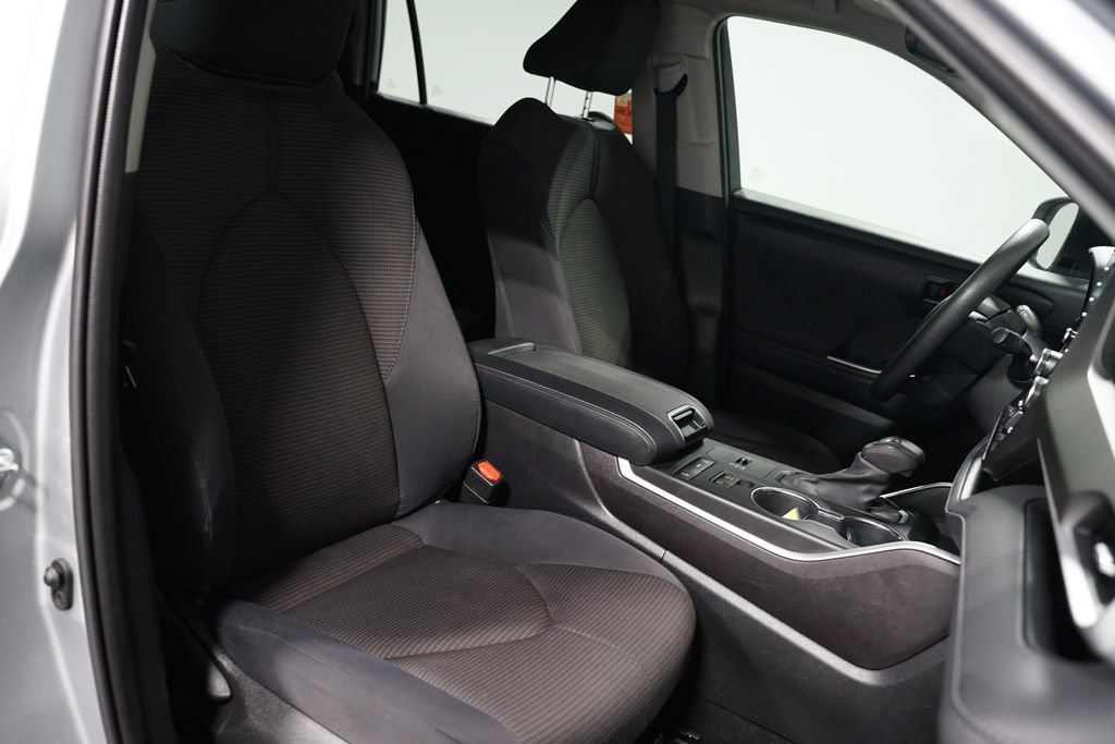 Used 2021 Toyota Highlander L FWD image 24