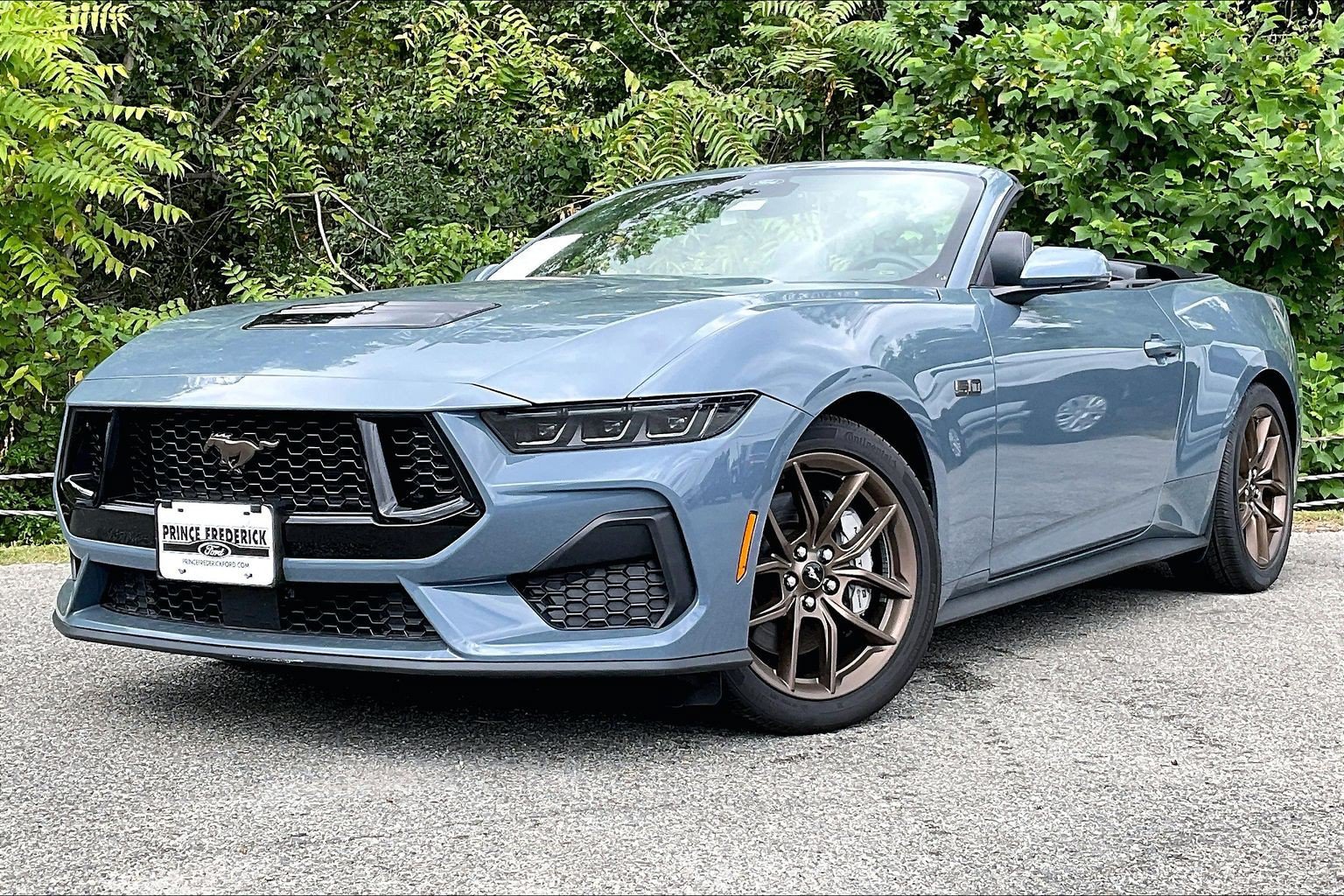 Used 2025 Ford Mustang GT Premium RWD image 3