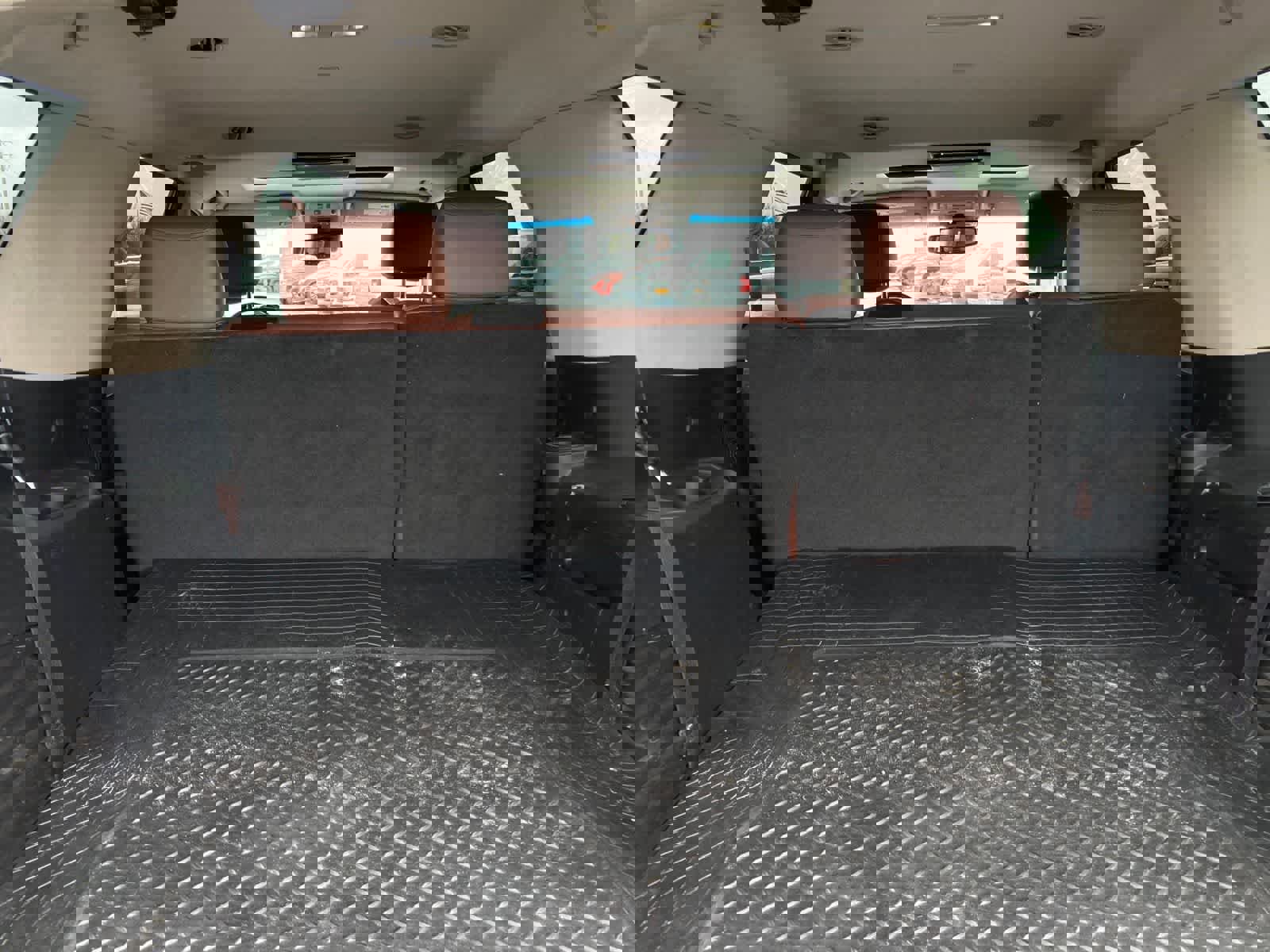 Used 2015 Cadillac Escalade Premium image 3