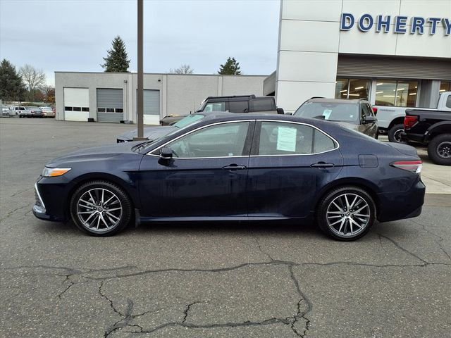 Used 2022 Toyota Camry XLE w/ Navigation Package FWD image 10