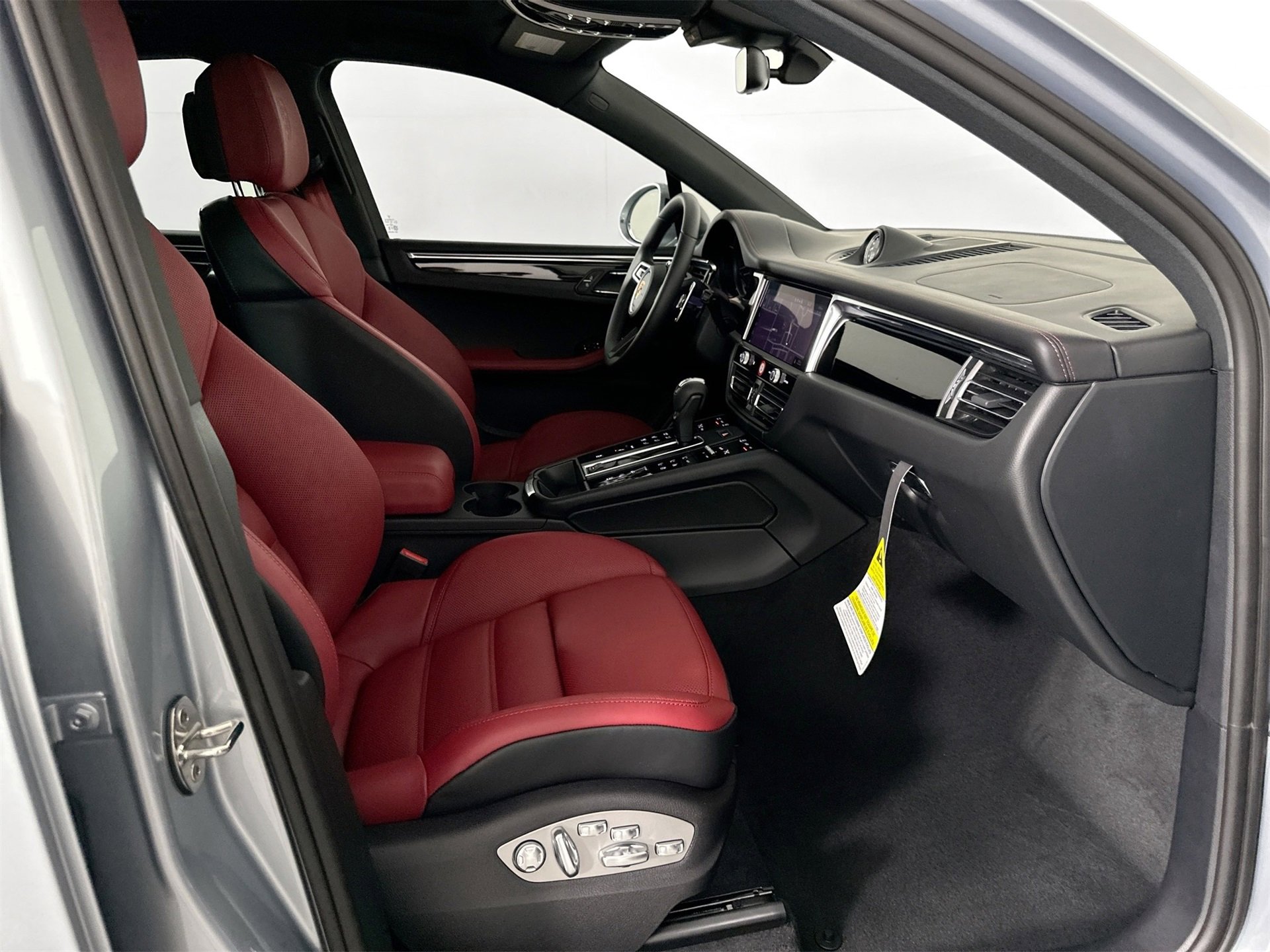 New 2026 Porsche Macan image 28
