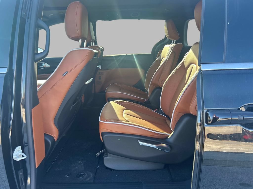 New 2026 Chrysler Pacifica Pinnacle AWD/4WD image 5