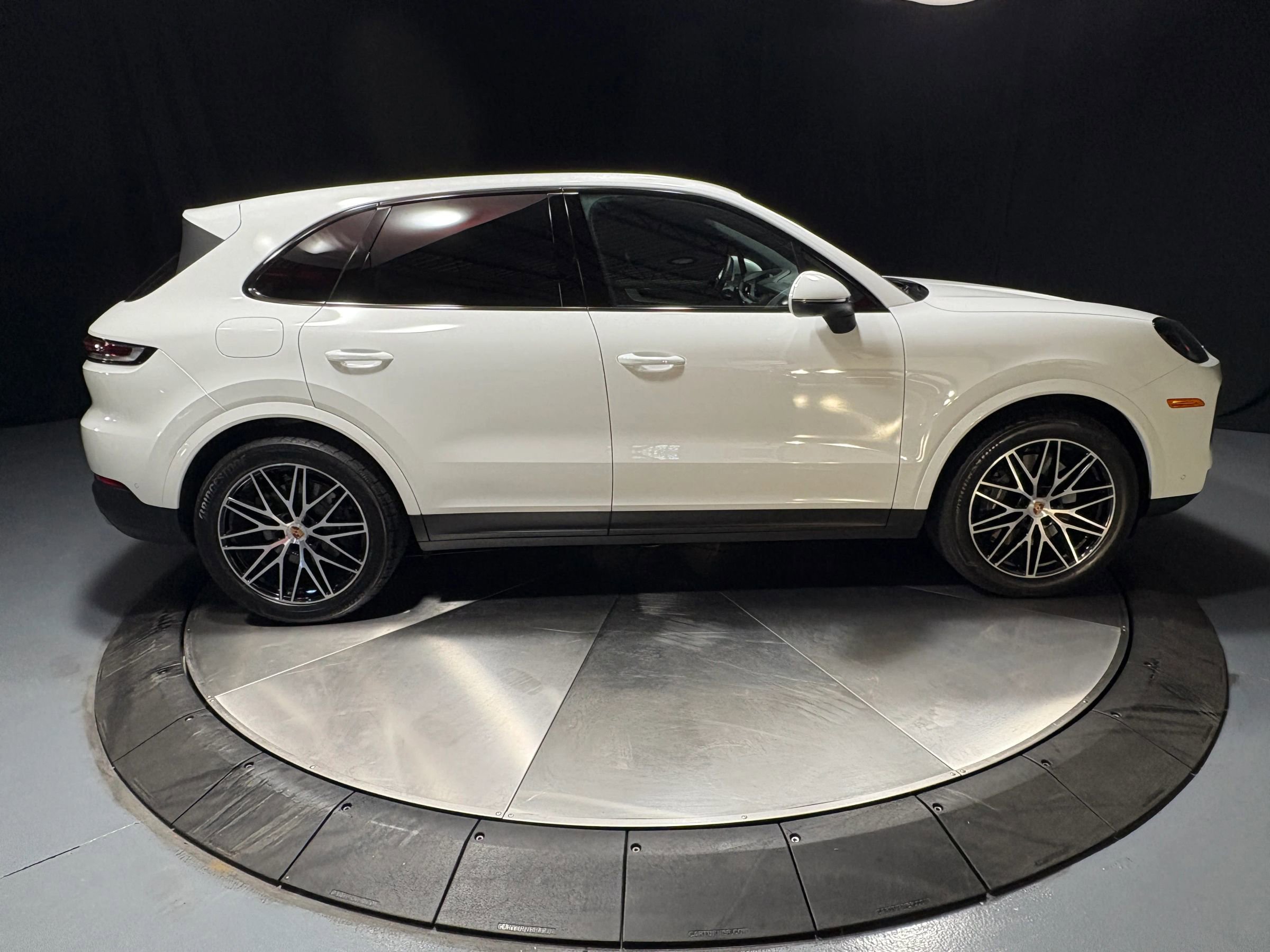 Used 2026 Porsche Cayenne image 1