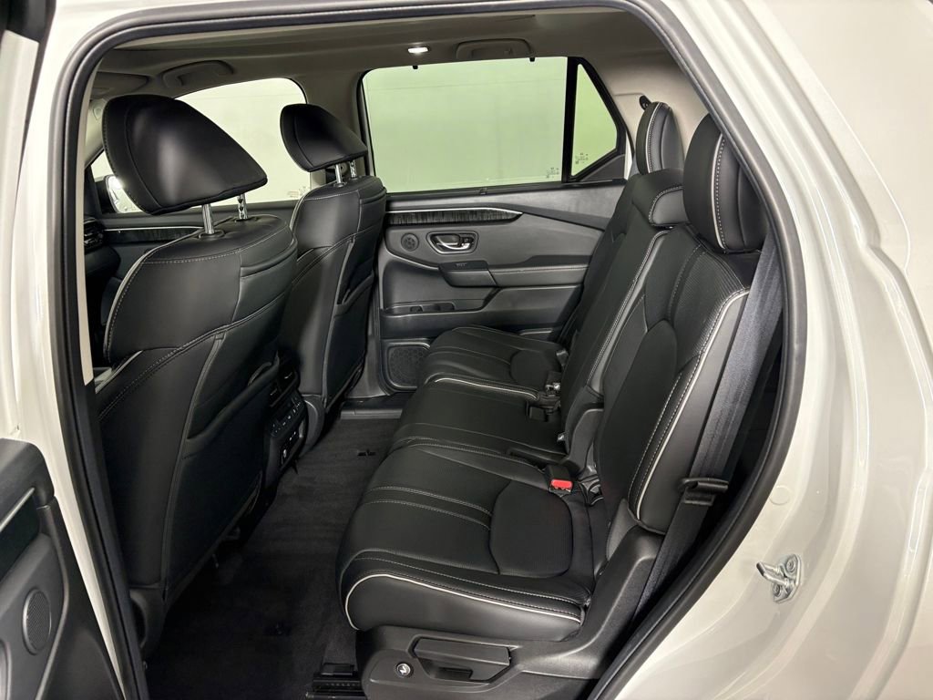 Used 2025 Honda Pilot Elite image 29