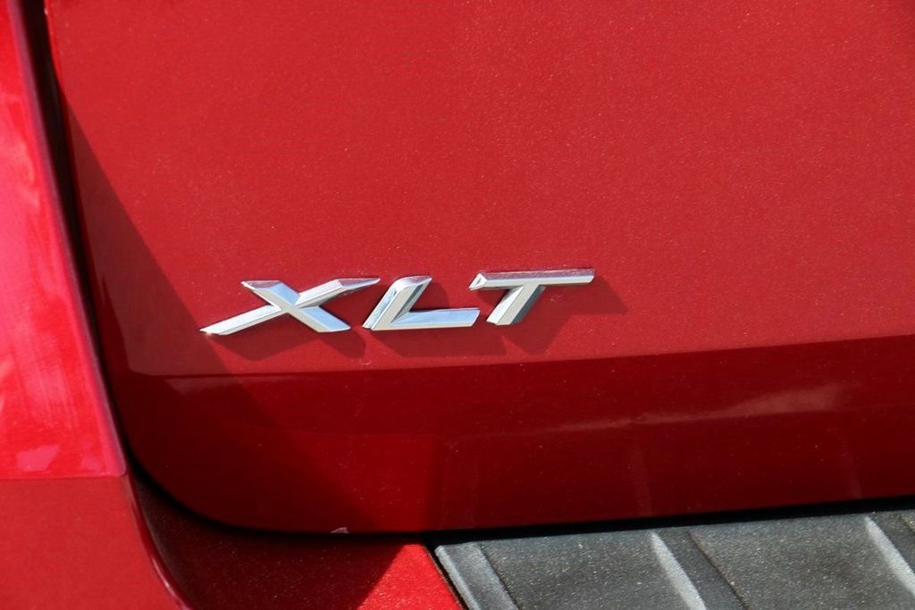 Certified 2022 Ford Explorer XLT w/ Equipment Group 202A image 9