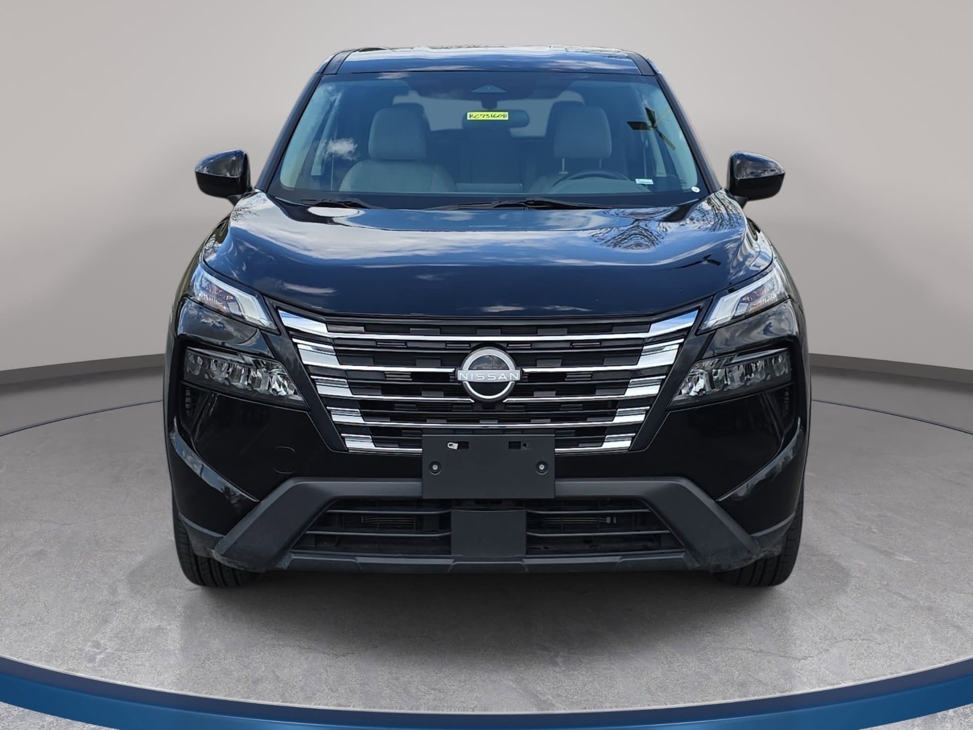 Used 2024 Nissan Rogue SV image 2