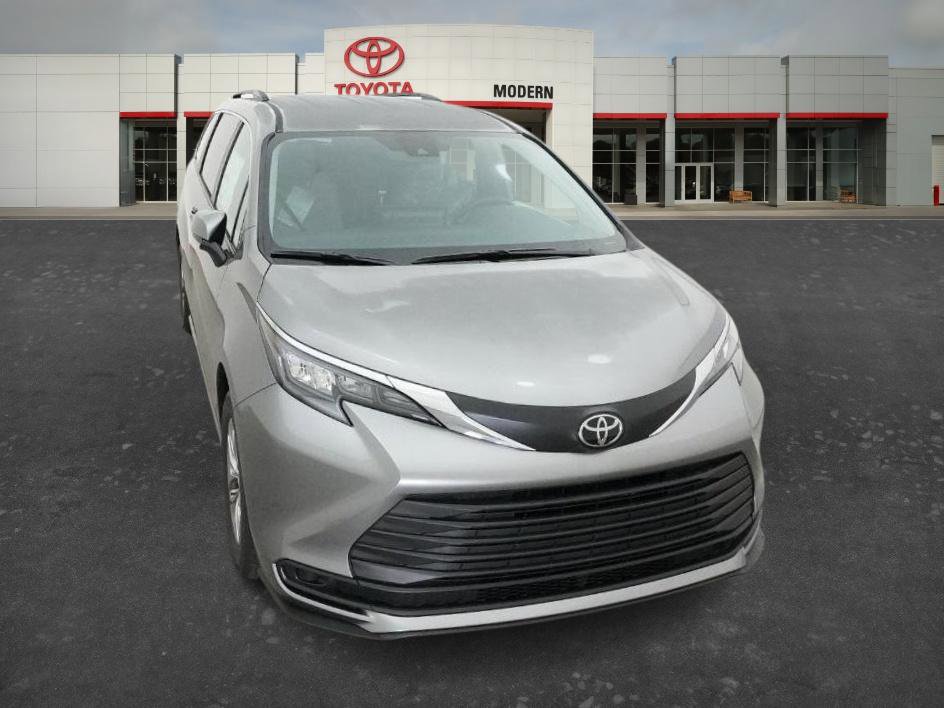 New 2026 Toyota Sienna LE FWD image 15