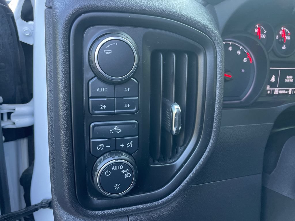 Used 2025 Chevrolet Silverado 1500 Custom Trail Boss w/ LPO, Dark Essentials Package AWD/4WD image 35