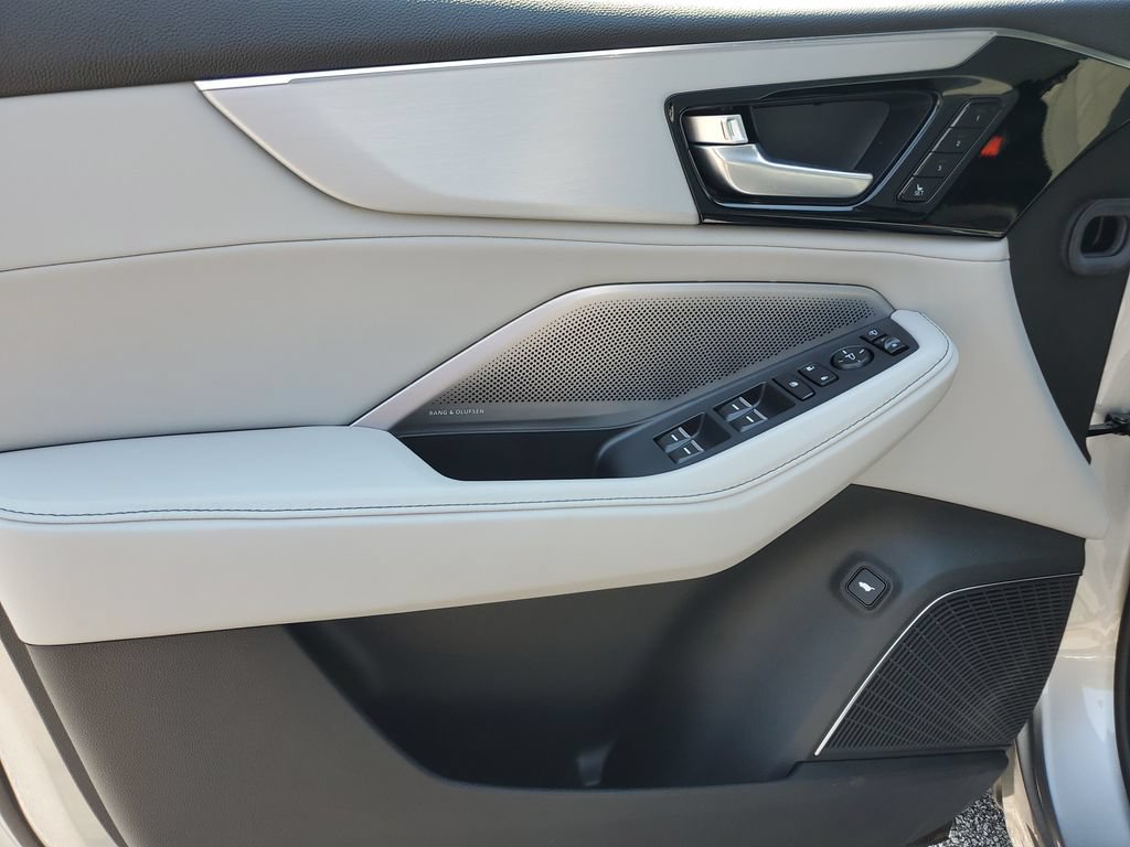 Certified 2026 Acura MDX w/ Technology Package FWD image 19