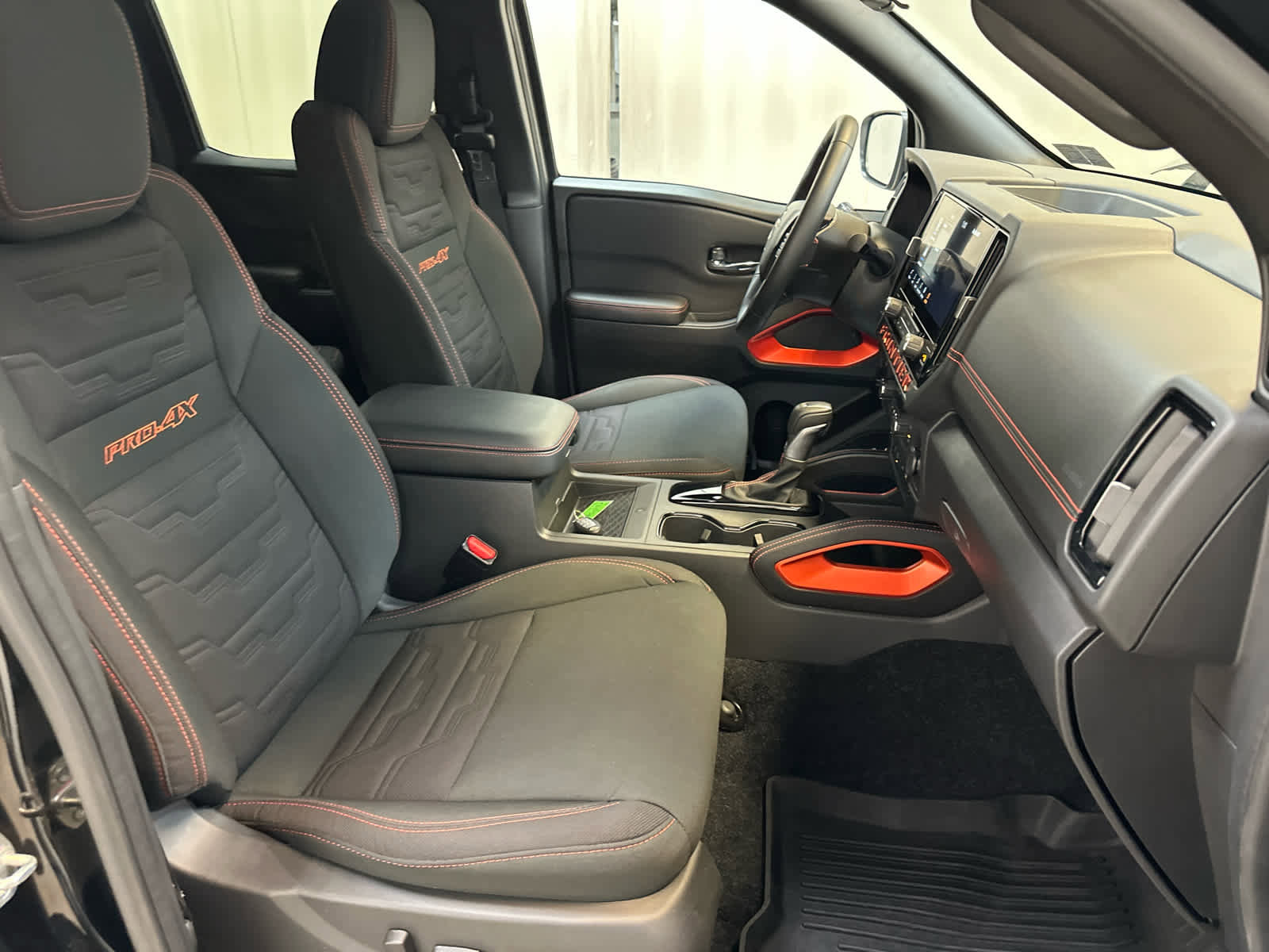 Certified 2025 Nissan Frontier PRO-4X w/ Pro Convenience Package image 12