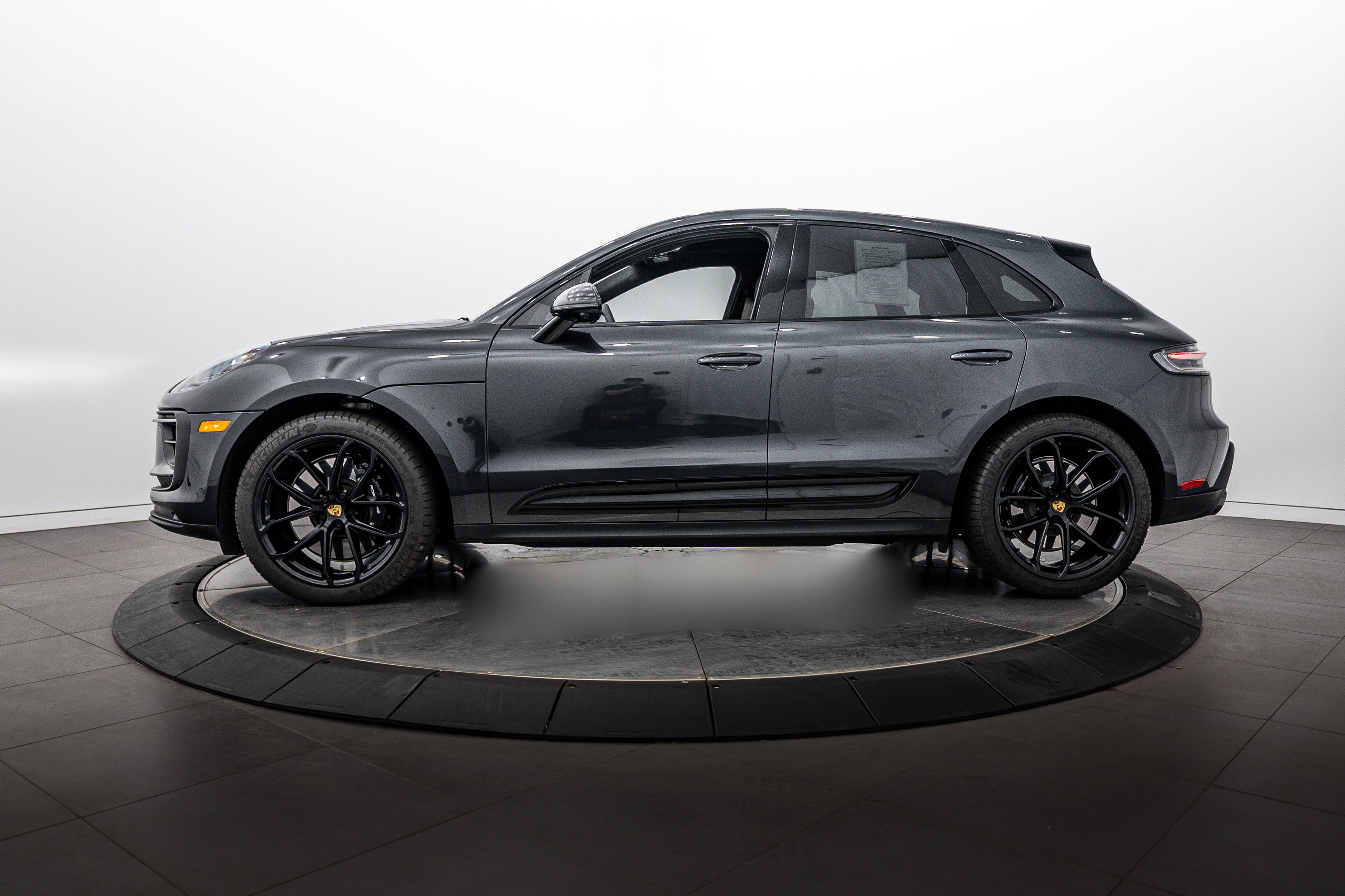 Certified 2024 Porsche Macan GTS AWD/4WD image 2