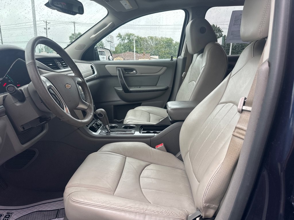Used 2016 Chevrolet Traverse LTZ FWD image 2