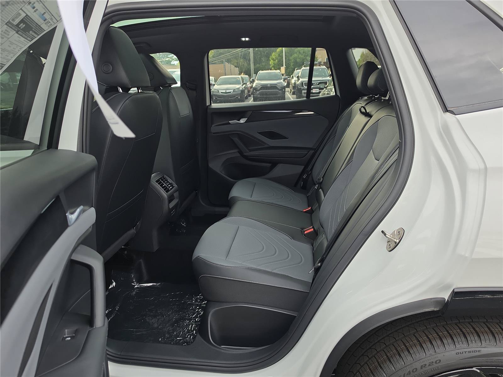New 2026 Volkswagen Tiguan SE R-Line FWD image 23
