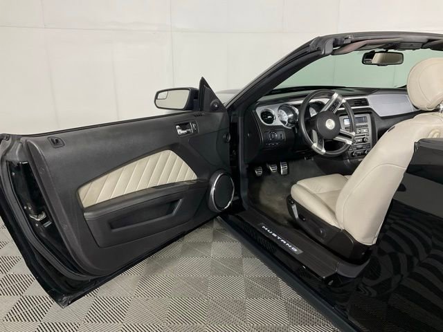Used 2012 Ford Mustang Premium image 23